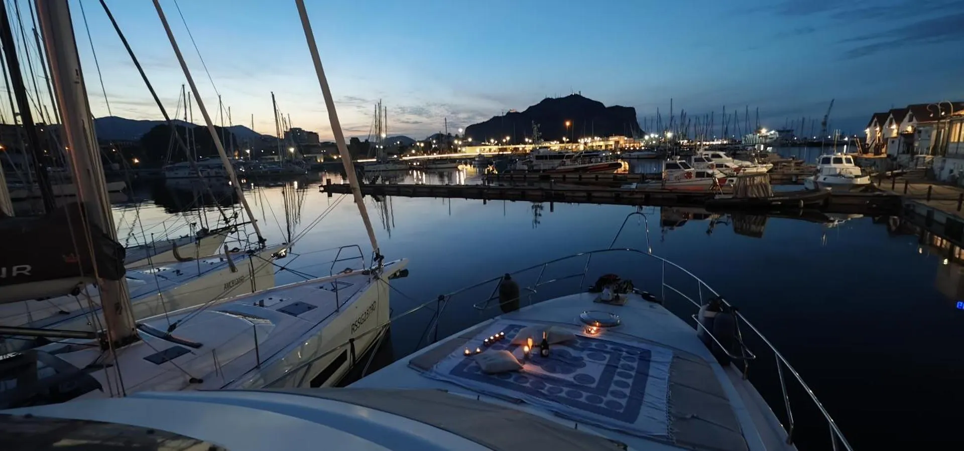 Botel Moonlight Houseboat Hotel Palermo Italië